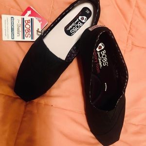 NWT Bobs by Sketchers Size 7W